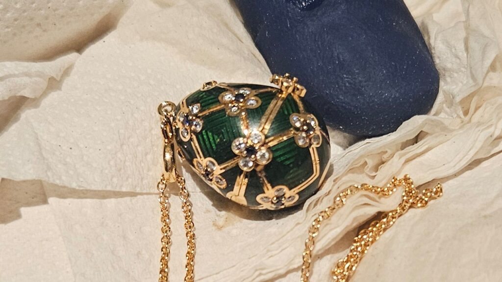 New Zealand Police Recover $19,000 Fabergé Pendant Swallowed by Suspect New Zealand Police Recover $19,000 Fabergé Pendant Swallowed by Suspect