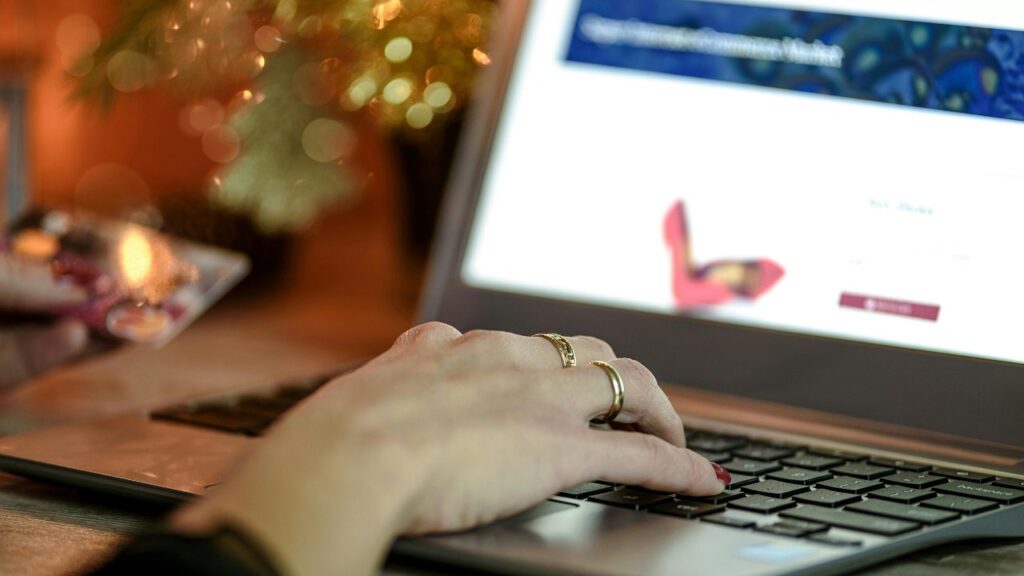 Surge in Holiday Shopping Scams With Fake Refund Emails Targeting Consumers Surge in Holiday Shopping Scams With Fake Refund Emails Targeting Consumers