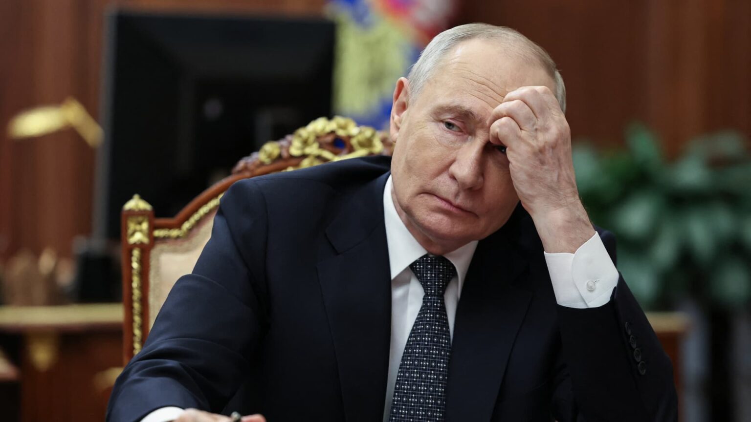 Russia’s Wartime Economy Under Increasing Strain Amid Ukraine Conflict Russia's Wartime Economy Under Increasing Strain Amid Ukraine Conflict