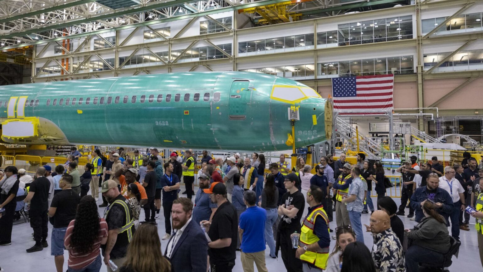 United Faces Decision on Old Boeing 737 Max 10 Seats