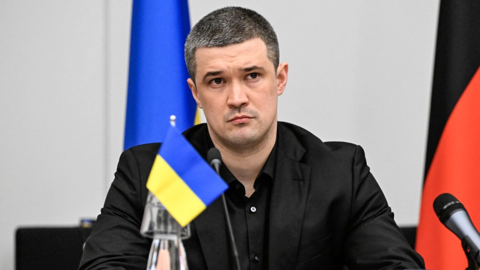 Zelensky Faces Pressure for Presidential Election from Fedorov