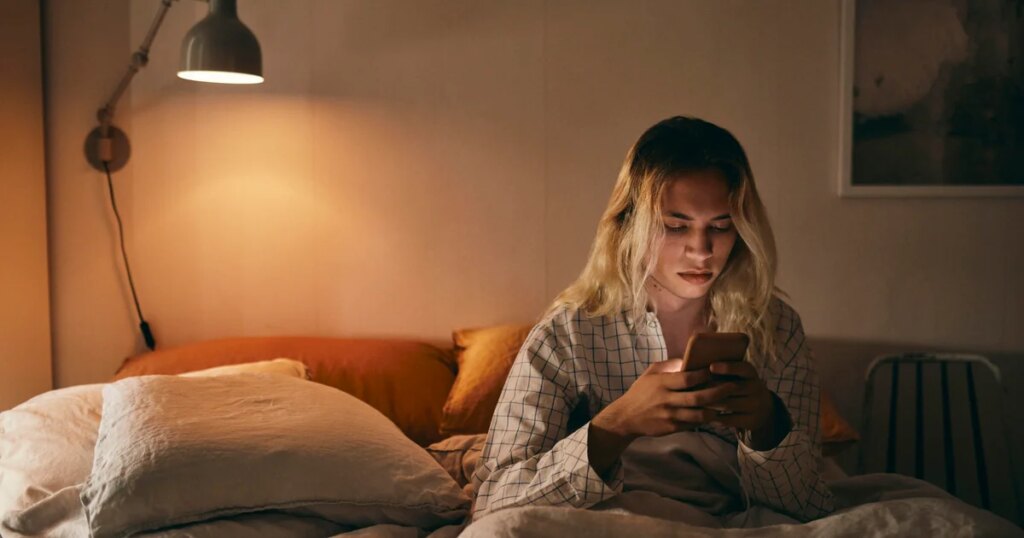 Gen Z Shifts to “Dumb” Phones to Limit Social Media Use Gen Z Shifts to "Dumb" Phones to Limit Social Media Use
