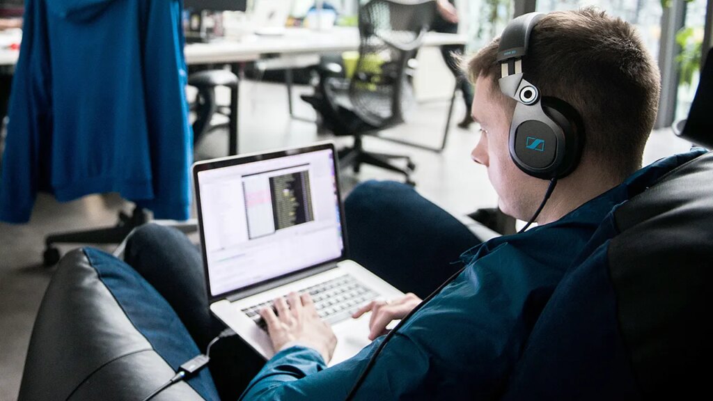 Shared vs. Dedicated VPN IP: Which Offers Better Privacy? Shared vs. Dedicated VPN IP: Which Offers Better Privacy?