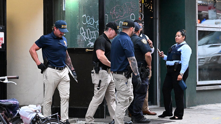 NYPD Fatally Shoots Knife-Wielding Man in Lower East Side Building NYPD Fatally Shoots Knife-Wielding Man in Lower East Side Building