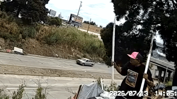 Oakland Police Shooting Follows Spear-Wielding Man’s Lunge Oakland Police Shooting Follows Spear-Wielding Man’s Lunge