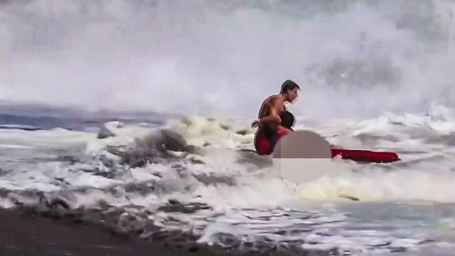 Teen Lifeguard Rescues 10-Year-Old Boy in Dangerous California Surf Teen Lifeguard Rescues 10-Year-Old Boy in Dangerous California Surf