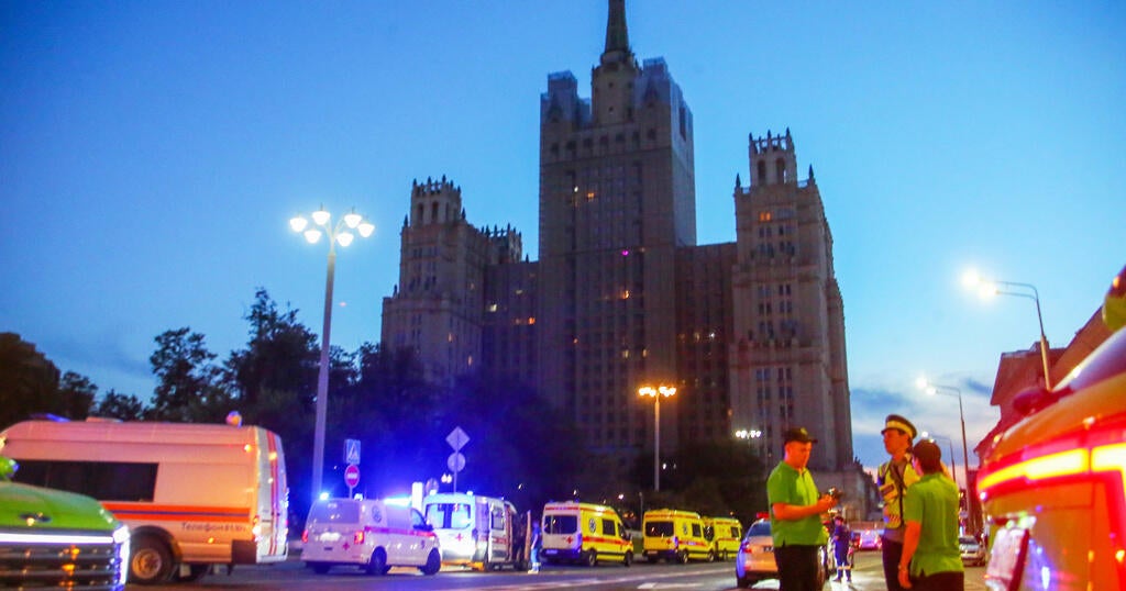 Three Killed and 21 Wounded in Moscow Restaurant Bombing Three Killed and 21 Wounded in Moscow Restaurant Bombing