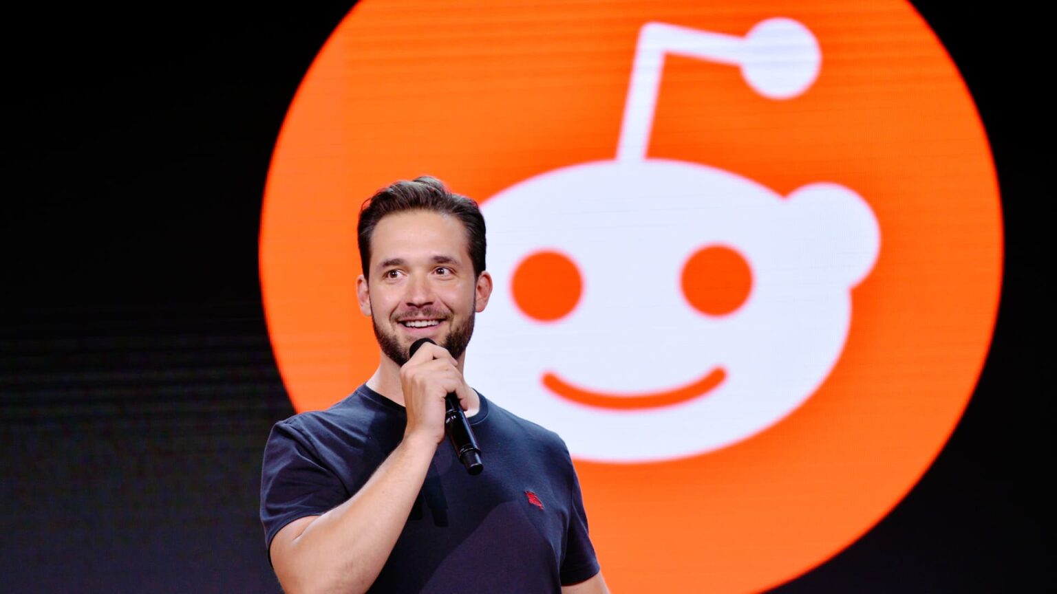 Tech Industry Criticized for Poor Communication on AI Risks, Says Reddit Co-Founder