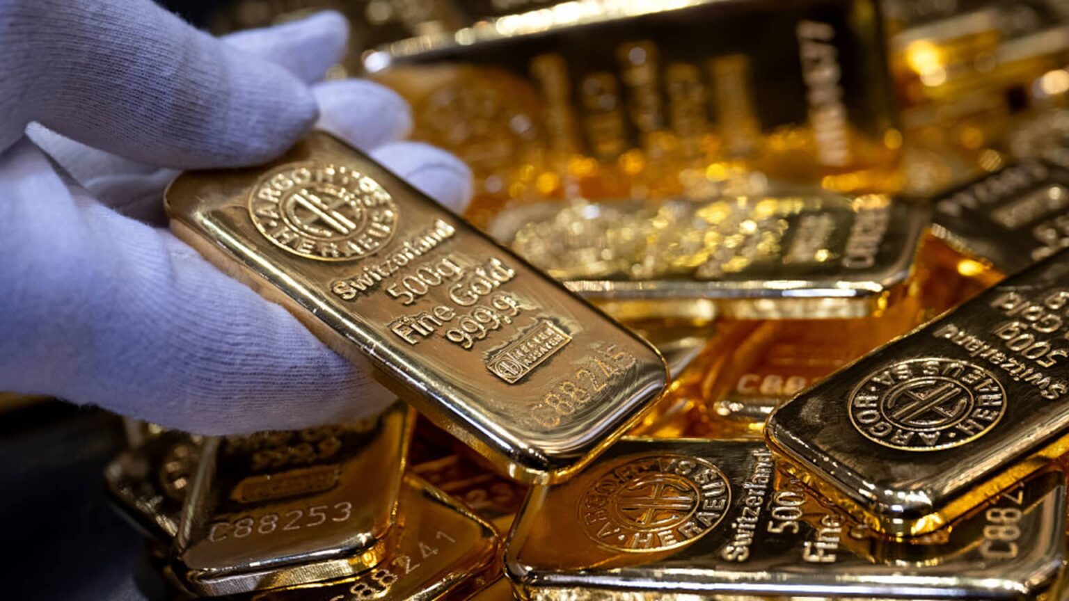 Dutch Central Bank Withdraws Gold Bars from US for Crisis Preparedness