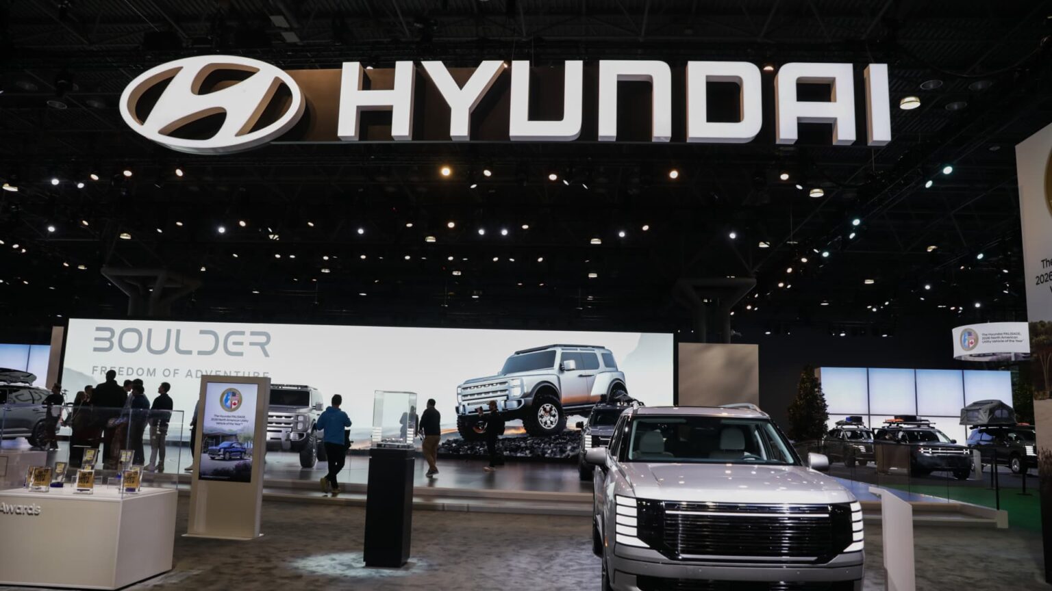 Hyundai Expected to Outpace Ford in Q3 Amid Detroit's Hybrid Shortage