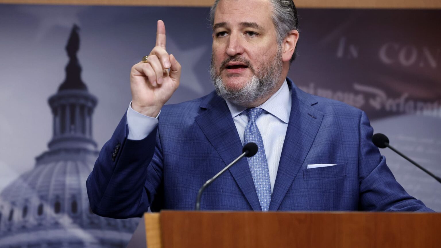 Senate Advances Bill to Regulate NIL Deals in College Sports