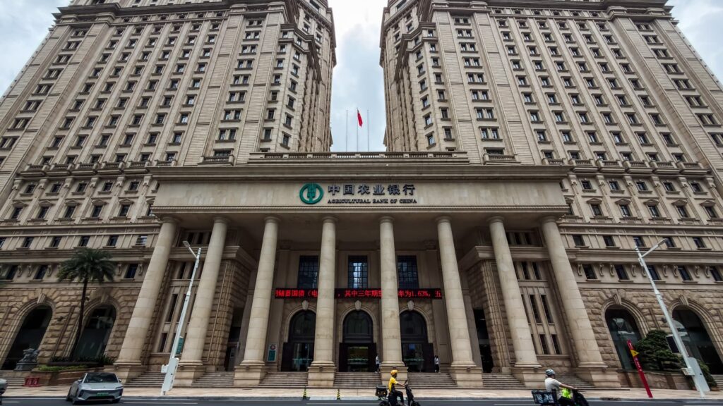 China Leverages State Capital to Stimulate Growth Amid Weak Credit Demand