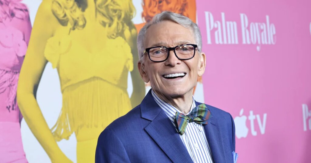 Legendary Fashion Designer Bob Mackie Passes Away at 87, Remembered for Dressing Iconic Stars Legendary Fashion Designer Bob Mackie Passes Away at 87, Remembered for Dressing Iconic Stars
