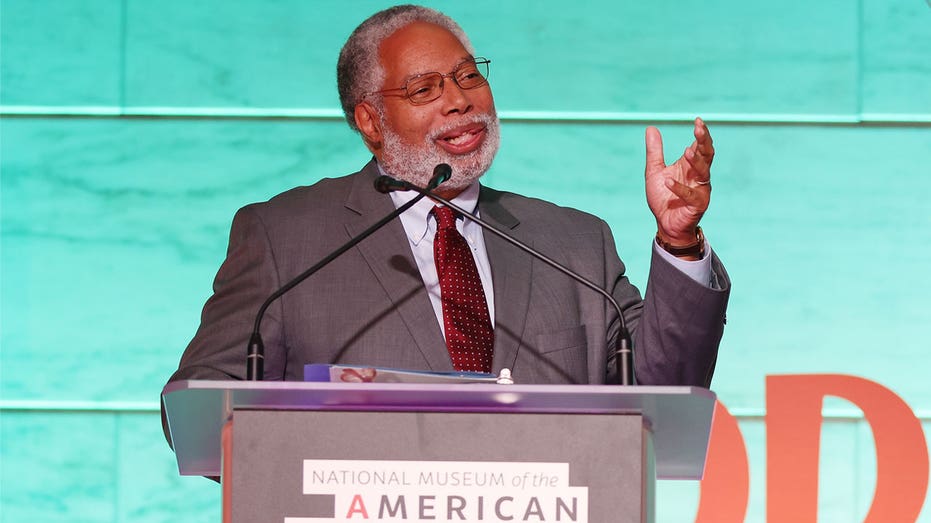 Lonnie Bunch to Retire as Smithsonian Secretary Amid Trump Administration Scrutiny Lonnie Bunch to Retire as Smithsonian Secretary Amid Trump Administration Scrutiny