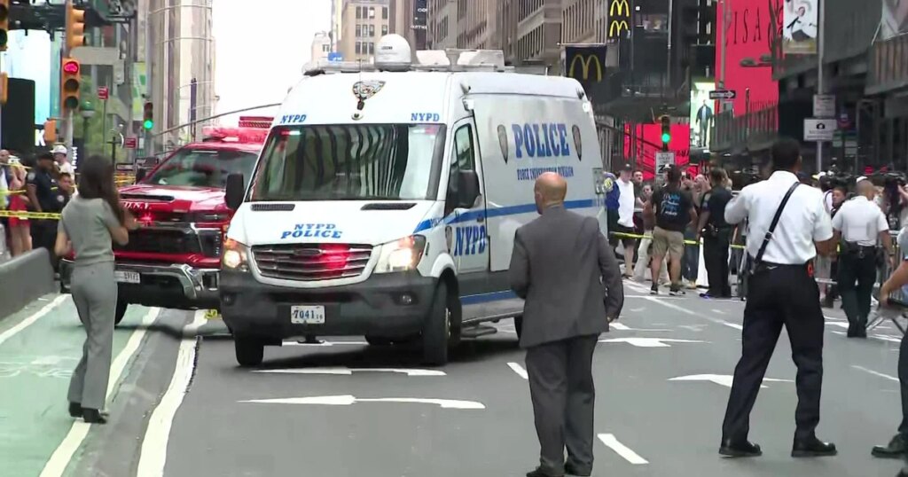 Times Square Stabbing Victim Identified as Bank Employee Times Square Stabbing Victim Identified as Bank Employee