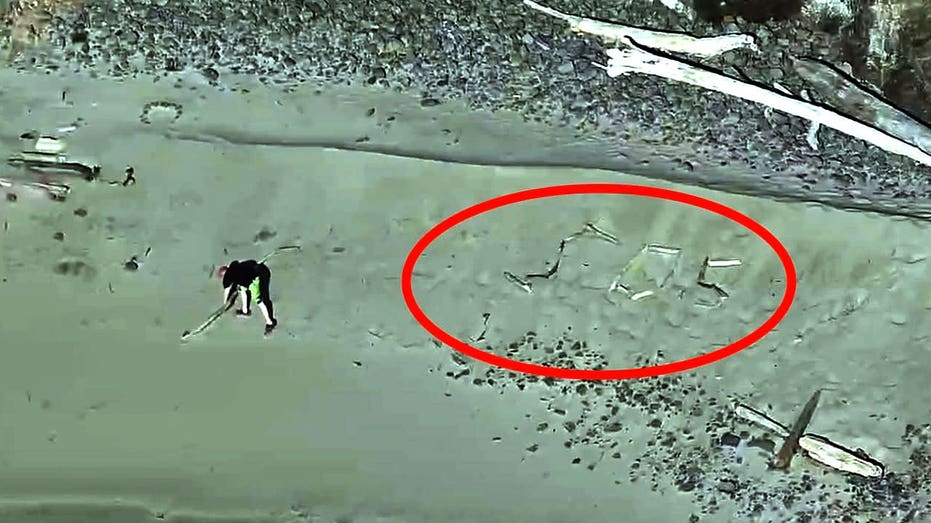 Three Tourists Rescued from Oregon’s Lost Boy Beach After Rising Tide Three Tourists Rescued from Oregon’s Lost Boy Beach After Rising Tide