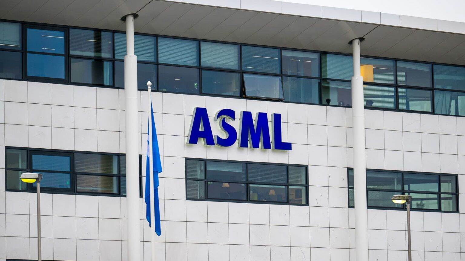 ASML Sees Strong Demand for AI, Anticipates Orders Through 2030 ASML Sees Strong Demand for AI, Anticipates Orders Through 2030