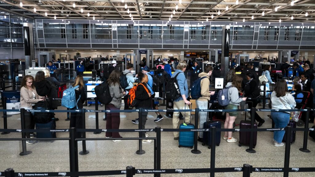 Airlines Remain Unconcerned Despite Decline in Air Travel