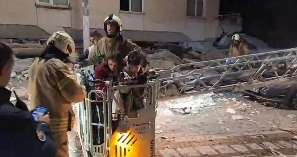 Building Collapse in Maltepe Leaves One Dead, Three Suspects Identified