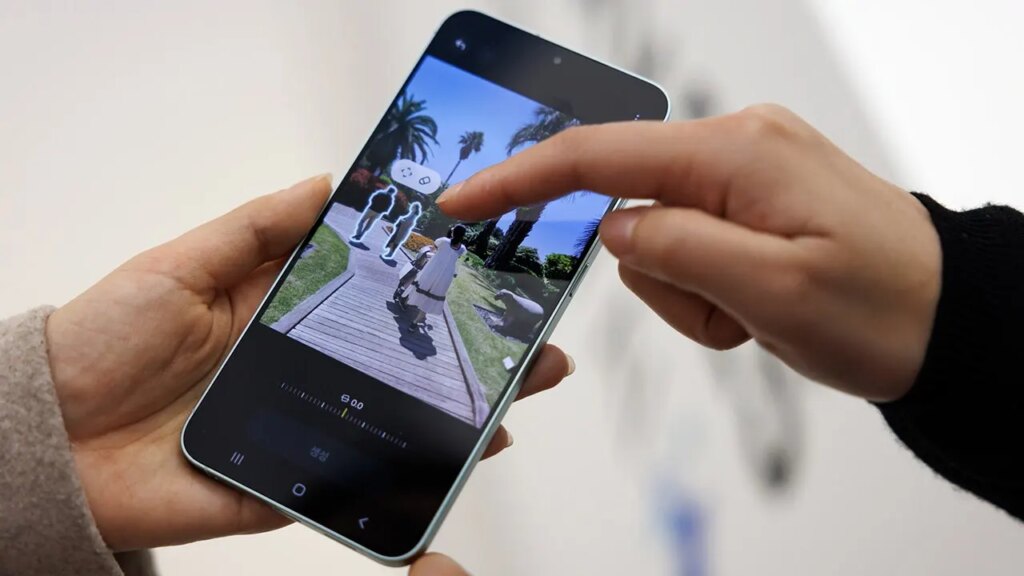 iOS 17 Introduces Keyword Tagging for Quick Photo Searches on iPhone