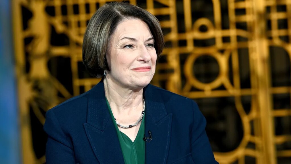 Klobuchar Commends FBI for Preventing ISIS Attack at Mall of America