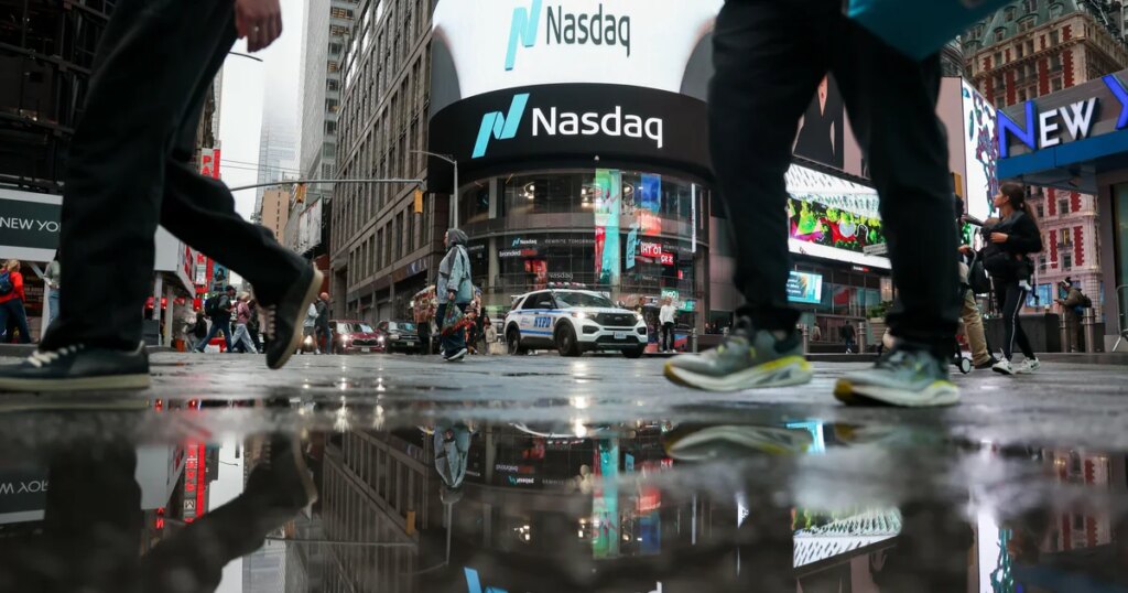 Tech Stocks Decline Amid AI Debt Concerns on Wall Street Tech Stocks Decline Amid AI Debt Concerns on Wall Street