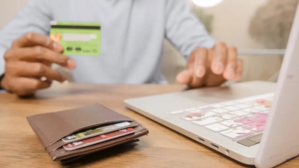 Identity Theft Risk Persists Despite Clean Credit Scores Identity Theft Risk Persists Despite Clean Credit Scores