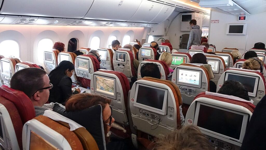 Severe Turbulence Diverts Medellín-to-New York Flight to Miami, Injuring Eight Severe Turbulence Diverts Medellín-to-New York Flight to Miami, Injuring Eight