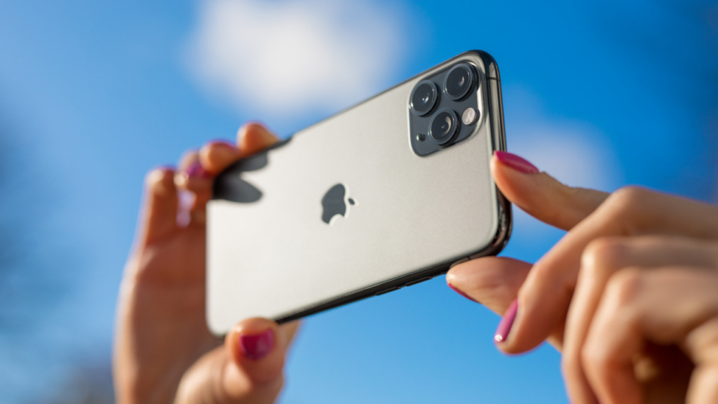 Apple Introduces Extend and Reframe Tools for iPhone in iOS 27 Update Apple Introduces Extend and Reframe Tools for iPhone in iOS 27 Update